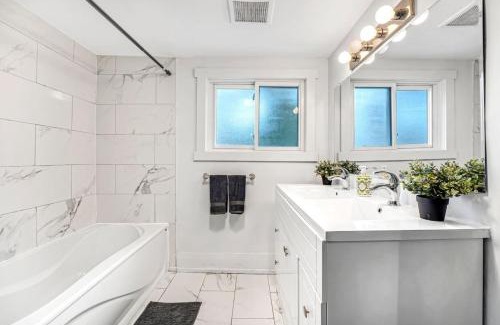 Landsdale House | Luxury 2BR Home Near DT GO Hospitals Waterfalls