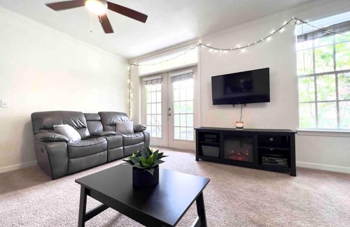 Baldwin Park Apartment | Luxury 2BR In The Heart of Baldwin Park!