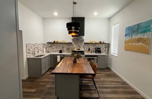 Covington House | Luxury 2BR within walking distance to Nightlife!