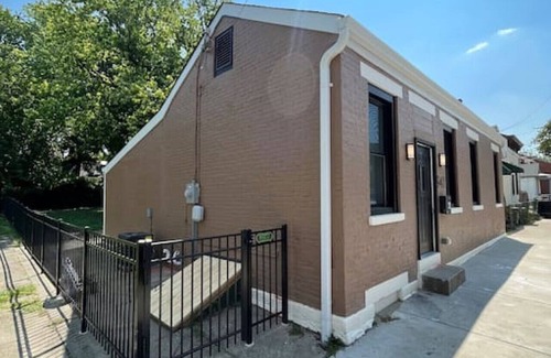 Covington House | Luxury 2BR within walking distance to Nightlife!