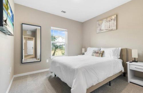 Melbourne Apartment | Luxury 3 Bedroom/2 Bathroom Condo in Melbourne FL with Pool, Gym and Laundry