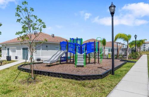 Melbourne Apartment | Luxury 3 Bedroom/2 Bathroom Condo in Melbourne FL with Pool, Gym and Laundry
