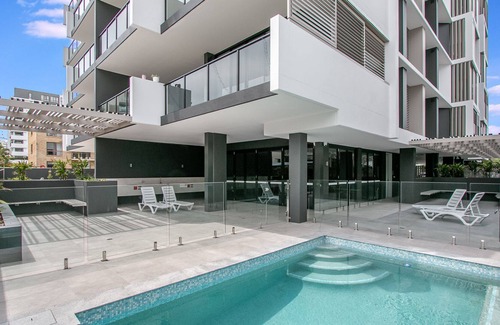 Bilinga Apartment | Luxury 3 bedroom apartment with ocean views & linen included