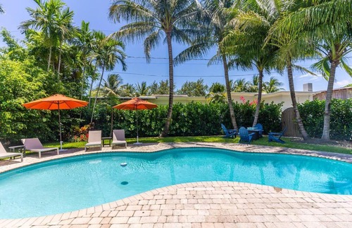 South Lake Villa | Luxury 3 Bedroom Home 5 minutes to Ocean with Heated Pool