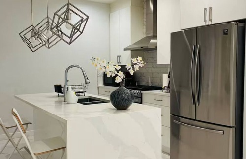 Southwest Edmonton House | Luxury 3 Bedroom Home | Fireplace | 84” Pool Table| Air Conditioning| Garage