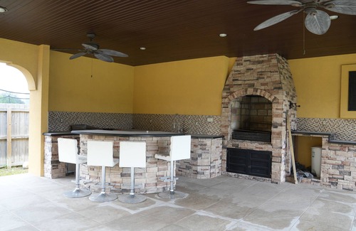 Palmhurst House | Luxury 3-Bedroom Home with Modern Amenities & Stunning Views