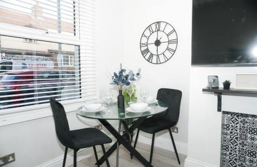 Dartford Apartment | Luxury 3-Bedroom Home , with Free parking