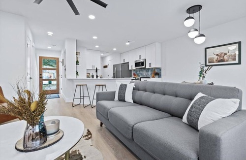 Tanglewood Forest Condo | Luxury 3 Bedroom house with backyard space