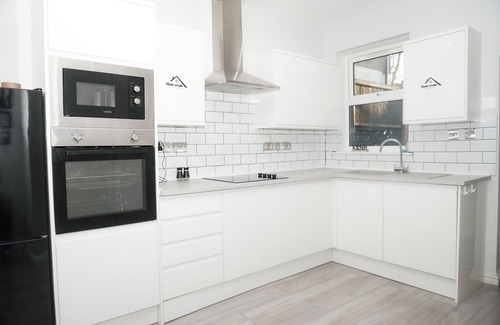 Dartford House | Luxury 3 bedroom in Dartford with Free parking