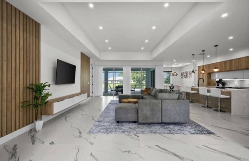 Pebble Beach House | Luxury 3-bedroom Villa with Pool