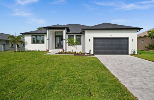 Pebble Beach House | Luxury 3-bedroom Villa with Pool