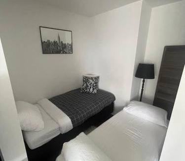 Bloor-Yorkville Apartment | Luxury 3-Beds Apartment in Yorkville with the Best City View in Downtown Toronto