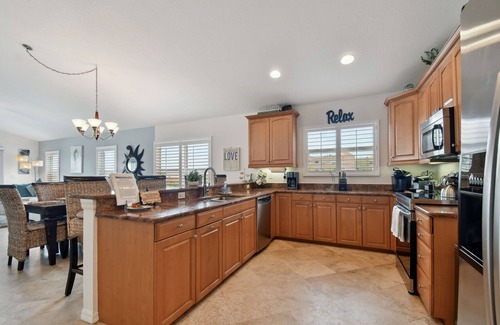 Independence Square Condo | Luxury 3 BR w/Bonus Room, 2100 sq ft. Condo - HOME-AWAY FROM-THE-HOME OFFICE