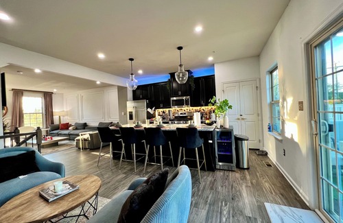 Brooklyn Park House | Luxury 3-Level Townhome Near BWI, Easy City Access, Parking Included