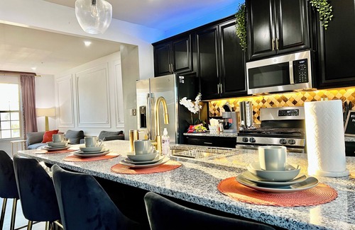 Brooklyn Park House | Luxury 3-Level Townhome Near BWI, Easy City Access, Parking Included