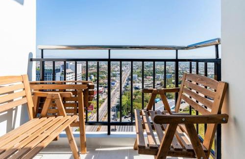 Nong Pa Khrang Apartment | Luxury 31st Top Floor Condo with Swimming Pool