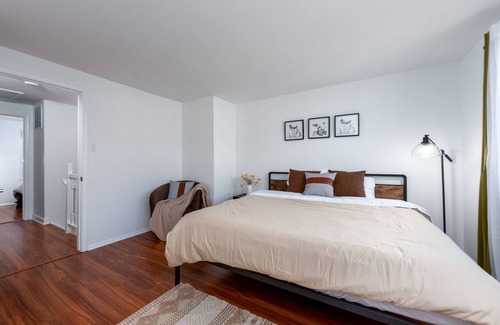 Franconia House | Luxury 3bd home w/ basement unit mins away from DC