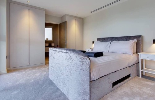 Sandbanks Apartment | Luxury 3bd penthouse with roof terrace and hot tub