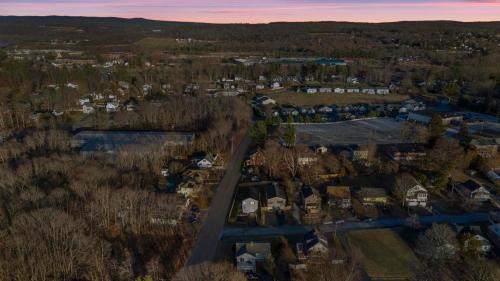 Middletown House | Luxury 3BR 3BA Modern Escape