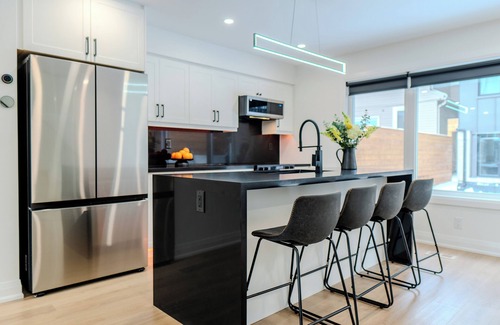 Earlscourt House | Luxury 3BR Coach House in the Heart of Toronto | 2 Kitchens, 3.5 Baths