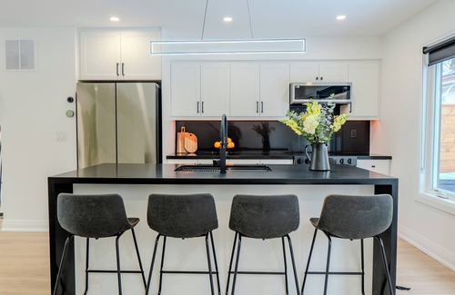 Earlscourt House | Luxury 3BR Coach House in the Heart of Toronto | 2 Kitchens, 3.5 Baths