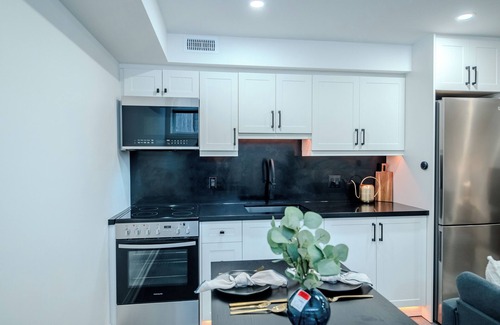 Earlscourt House | Luxury 3BR Coach House in the Heart of Toronto | 2 Kitchens, 3.5 Baths