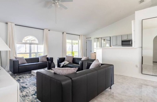Winter Garden House | Luxury 3BR King/Queen Free Parking Near Disney