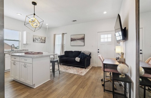 Fairgrounds Apartment | Luxury 3br Oasis w/Jacuzzi
