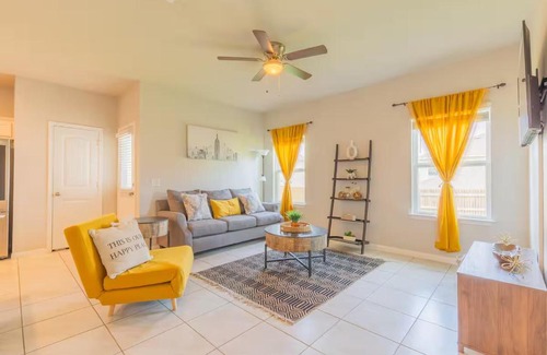 Austin House | Luxury 3BR Retreat, Pool, Near COTA & Airport