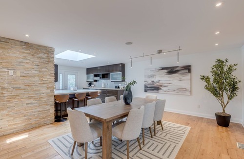 King City House | Luxury 4 BDRM Oasis with Heated Pool & Jacuzzi