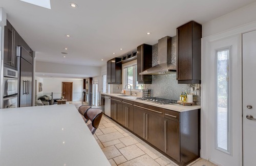 King City House | Luxury 4 BDRM Oasis with Heated Pool & Jacuzzi