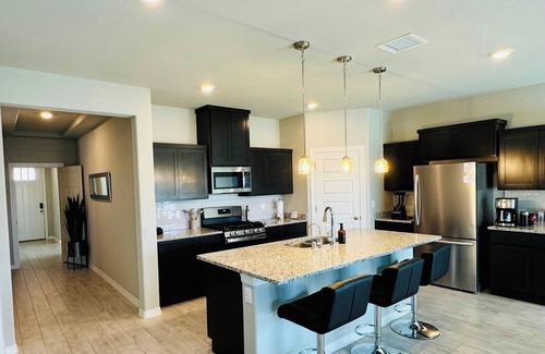 Chamberino House | Luxury 4-Bed Home, Family-Friendly, All Amenities & Close to Shopping Center