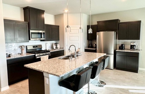 Chamberino House | Luxury 4-Bed Home, Family-Friendly, All Amenities & Close to Shopping Center