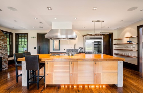 Pemberton Meadows House | Luxury 4-bed house on 135 acre farm in stunning Pemberton Meadows