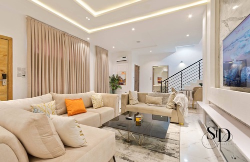 Ofin Villa | Luxury 4 Bed House with Swimming Pool + PS5 Game + Snoker+Table Tennis in Lekki