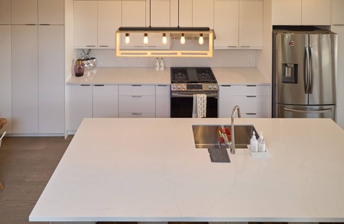 Rustic House | Luxury 4 Bed Oasis with Ample Space