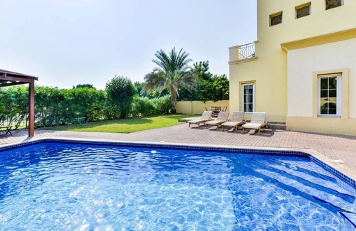 Springs 7 Villa | Luxury 4 Bed Villa | Private Pool | Lake View | Only 10 mins from Dubai Marina