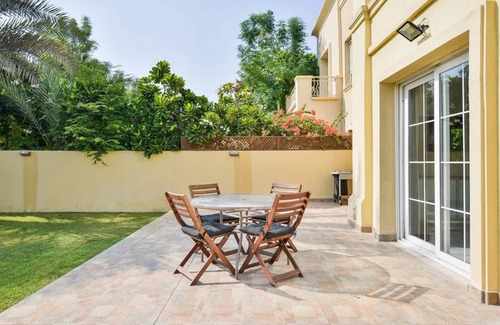 Springs 7 Villa | Luxury 4 Bed Villa | Private Pool | Lake View | Only 10 mins from Dubai Marina