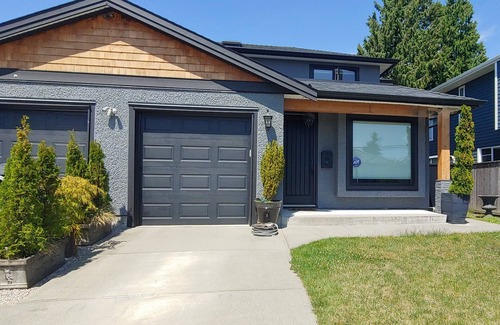 Burnaby House | Luxury 4-bedroom/2.5bath house, in quiet Burnaby, close to Buses/Metro.