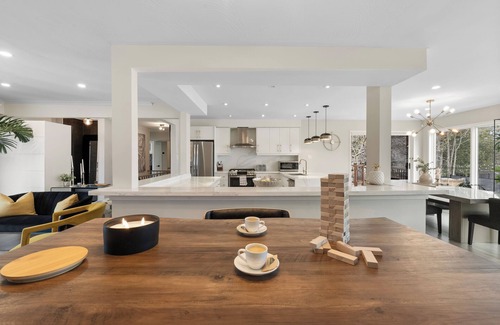 Richmond Hill House | Luxury 4-Bedroom Spa Getaway Villa - HotTub/Sauna/Pool Table/EV(separate loft)