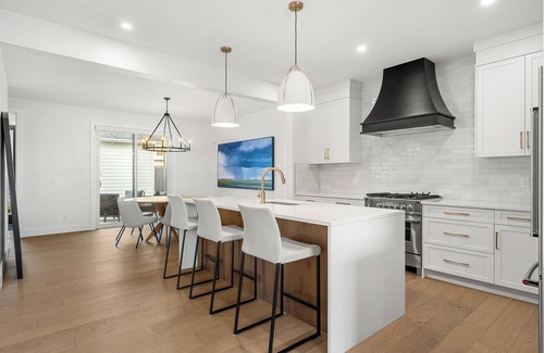 Currie Barracks House | Luxury 4 Bedroom Getaway located in Currie Barracks!