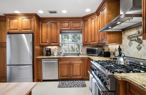 Pompano Isles House | Luxury 4 Bedroom Pool Home Just Steps Away from Private Beach! Billiards~Ping Pong~Near The Action!