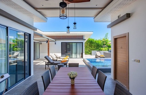 Rawai Villa | Luxury 4 Bedrooms Private Pool Villa in Rawai Phuket