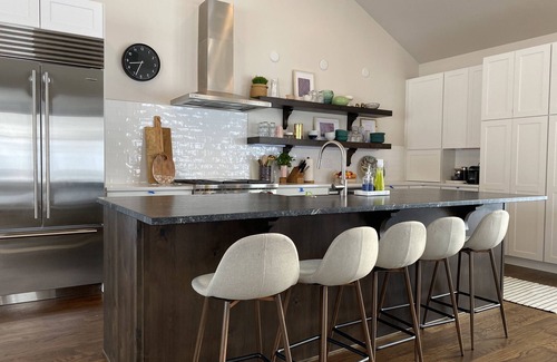 Silverthorne House | Luxury 4 BR House-sleeps 11+ with 3 king beds