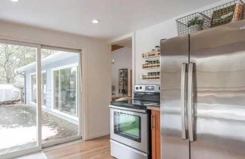 Selwyn Cottage | Luxury 4 Season Cottage on Prestigious Stoney Lake
