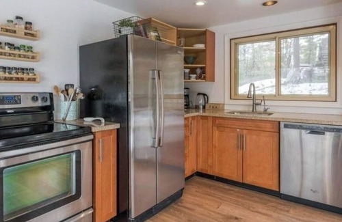 Selwyn Cottage | Luxury 4 Season Cottage on Prestigious Stoney Lake