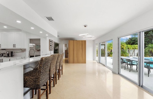 South Lake Villa | ★ ★ ★ ★ ★ Luxury 4000-sqft Mansion with large Pool & Sauna High-End Comfort