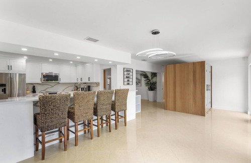 South Lake Villa | ★ ★ ★ ★ ★ Luxury 4000-sqft Mansion with large Pool & Sauna High-End Comfort
