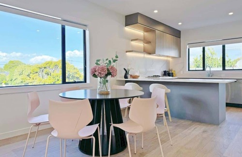 Greenlane Condo | Luxury 4B Townhouse in Greenlane - ASB Showgrounds