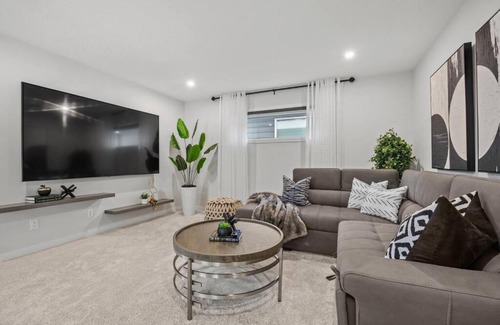 Cranston House | Luxury-4bed with AC-86"TV-BrandNew in Cranston, Calgary